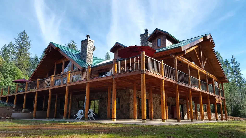 Log home