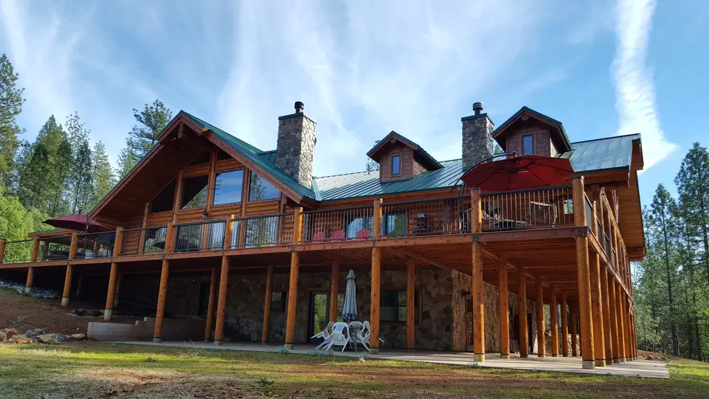 Log home