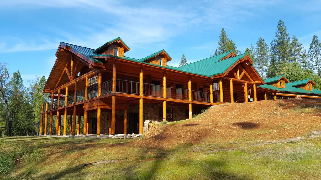 Log home