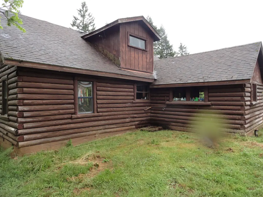 Log home