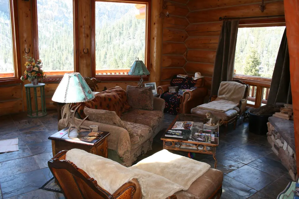 Log home