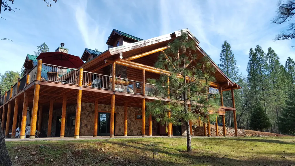 Log home