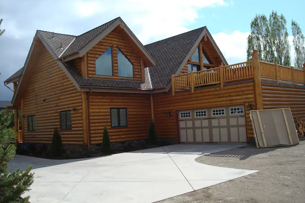 Log home