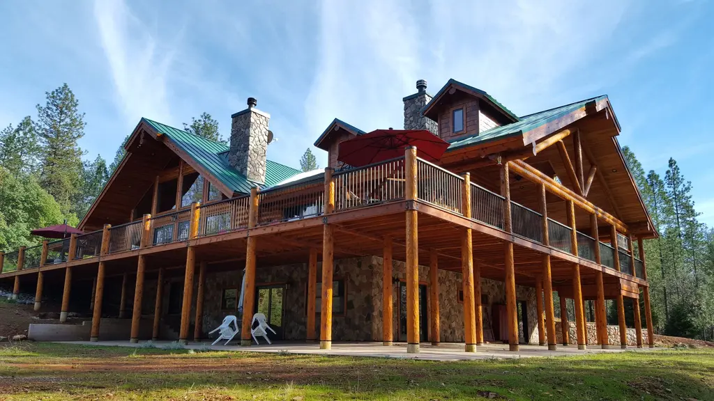 Log home