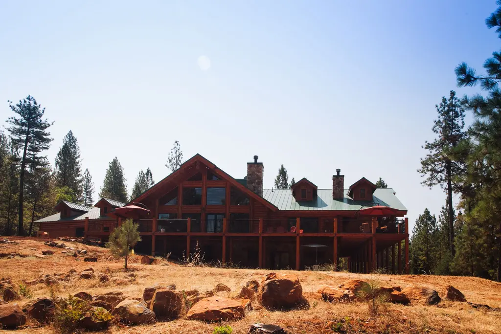 Log home