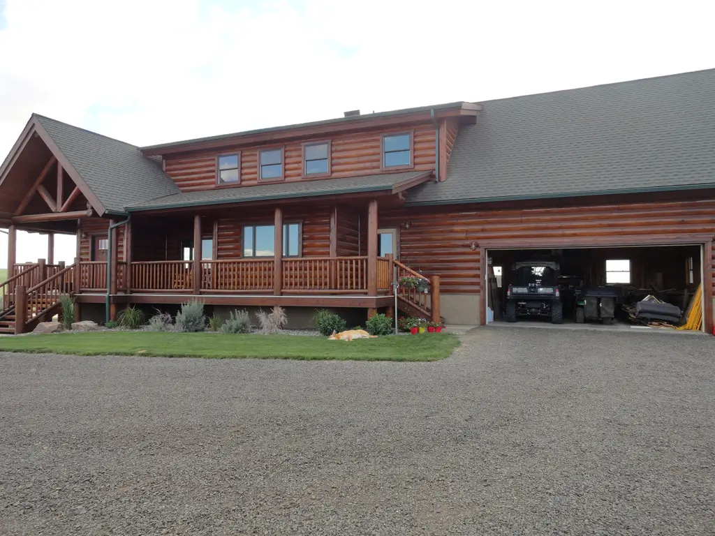 Log home