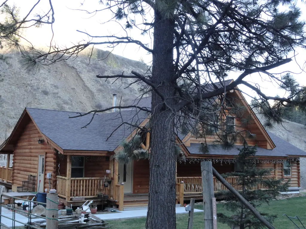Log home