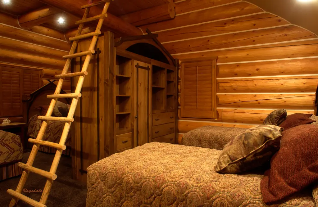 Log home
