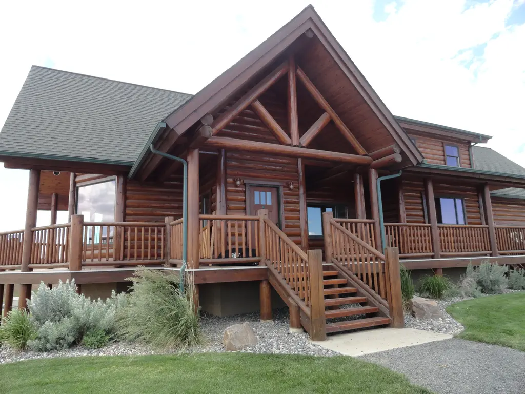 Log home