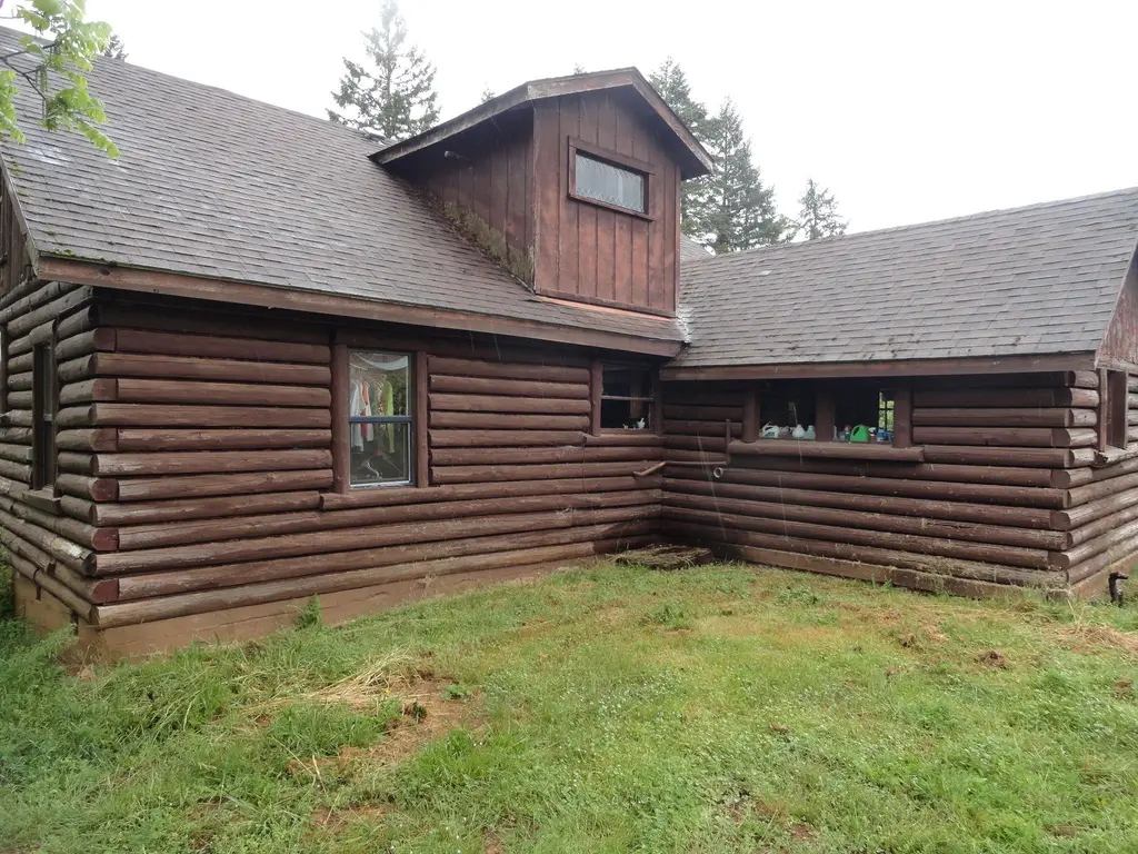 Log home