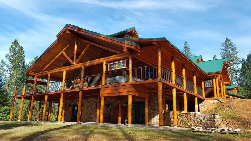 Log home