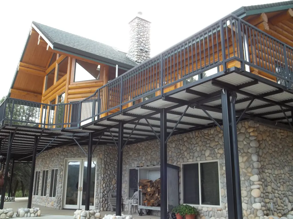 Log home