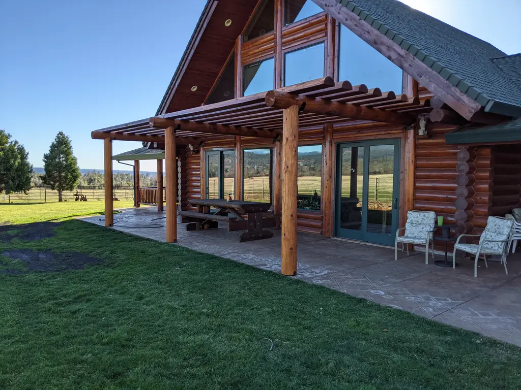 Log home