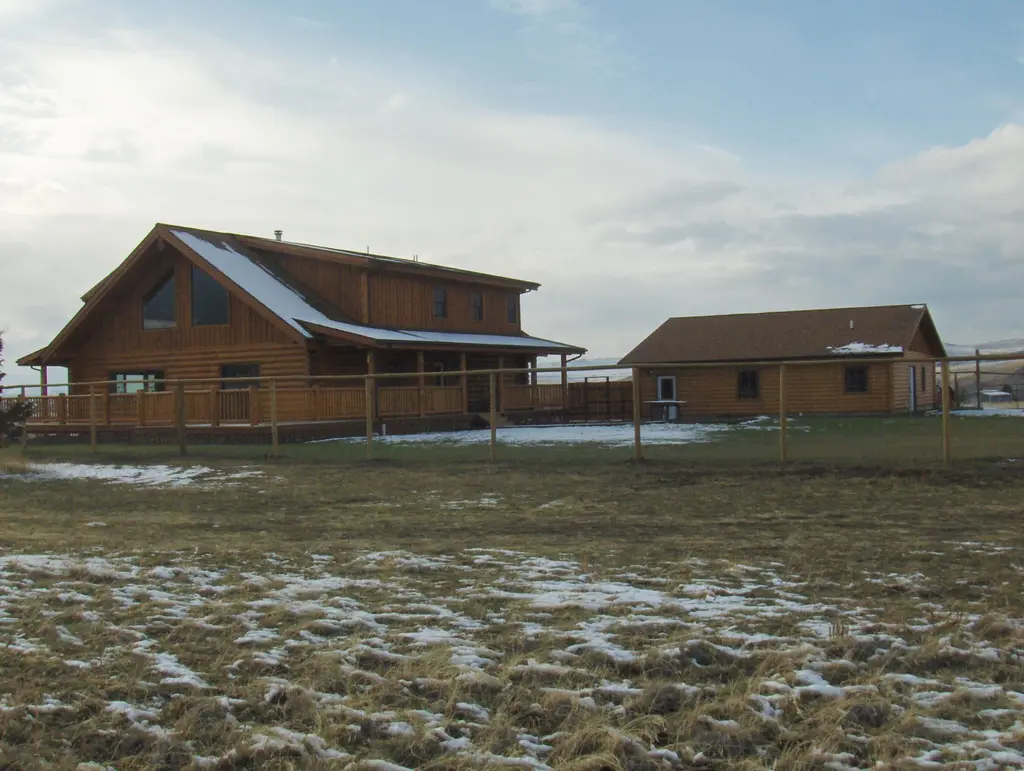 Log home
