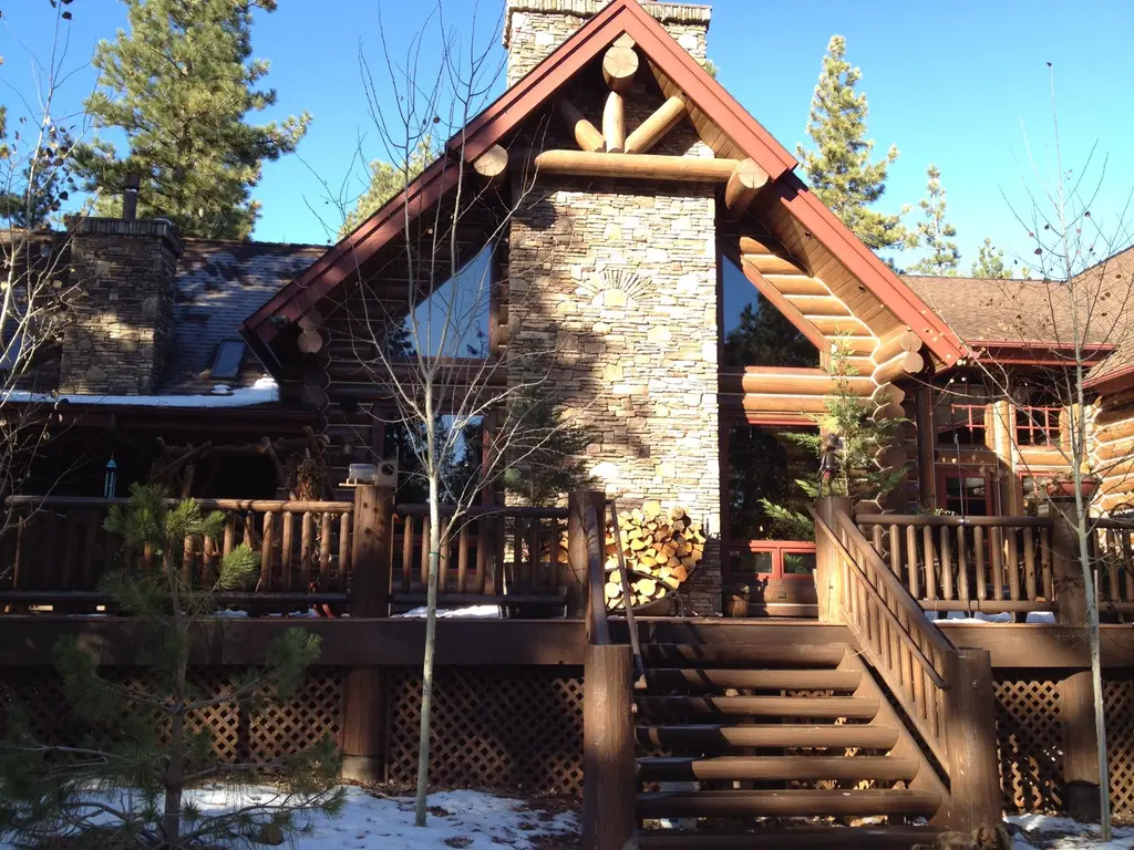 Log home
